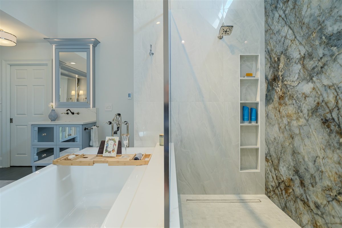 Tub, shower niche and vanity, Charlotte spa bath