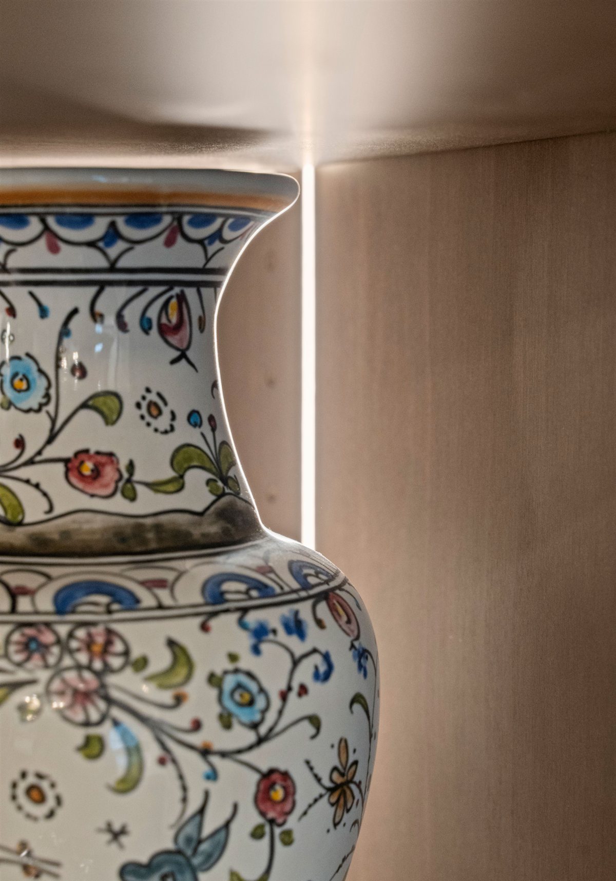 Decorative vase in a lit display niche, River Chase kitchen