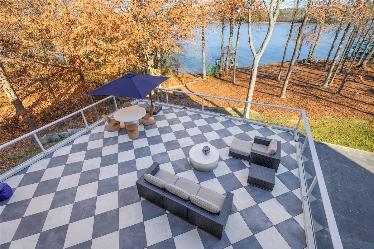 Checkerboard deck with outdoor seating overlooking the lake, Lake Wylie outdoor deck