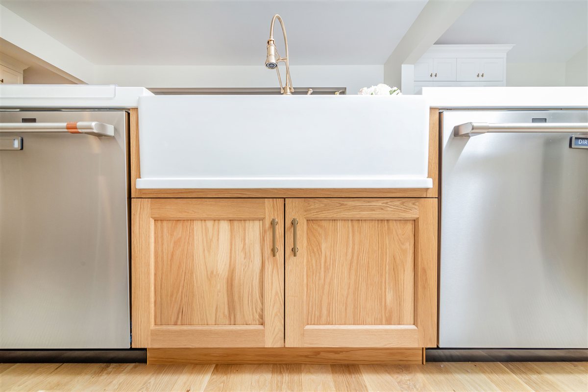 Farmhouse sink between two dishwashers, Monroe kitchen