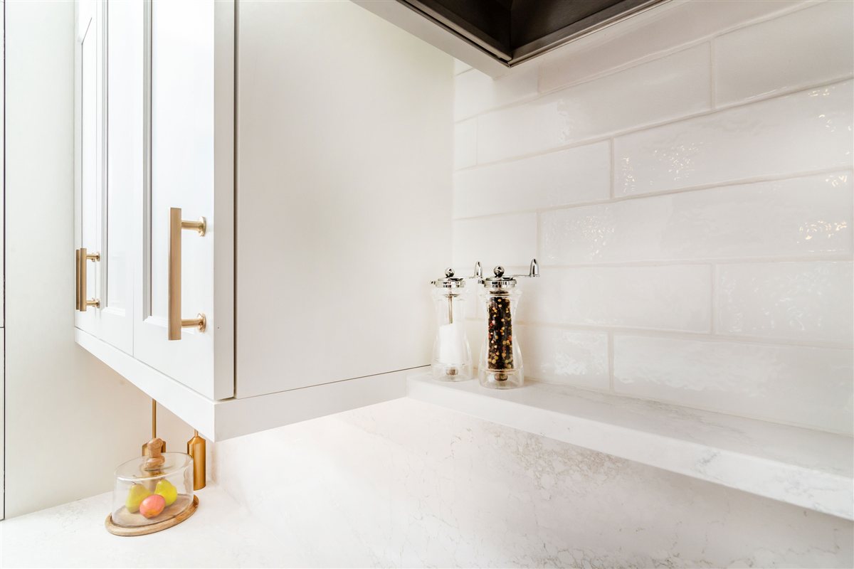 Tile backsplash and countertop corner, Monroe kitchen