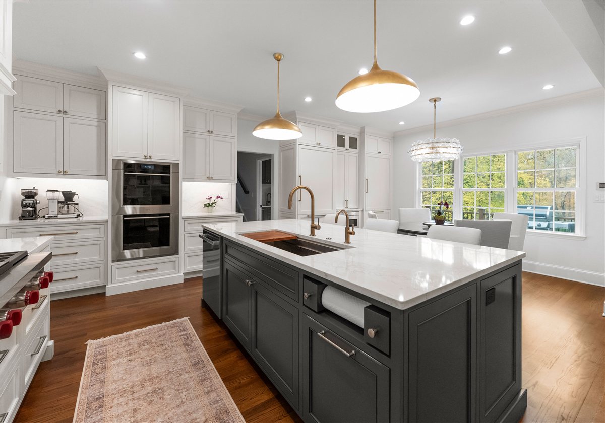 Island sink and double wall ovens, Providence Plantation kitchen