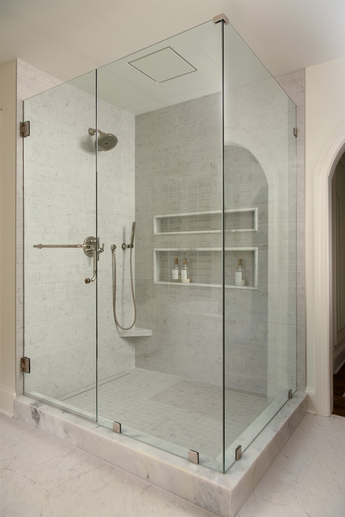 Glass shower with a bench and built-in niche, Valencia Terrace addition